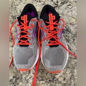 Women’s Brooks Launch 6 Size 9.5 Medium Width